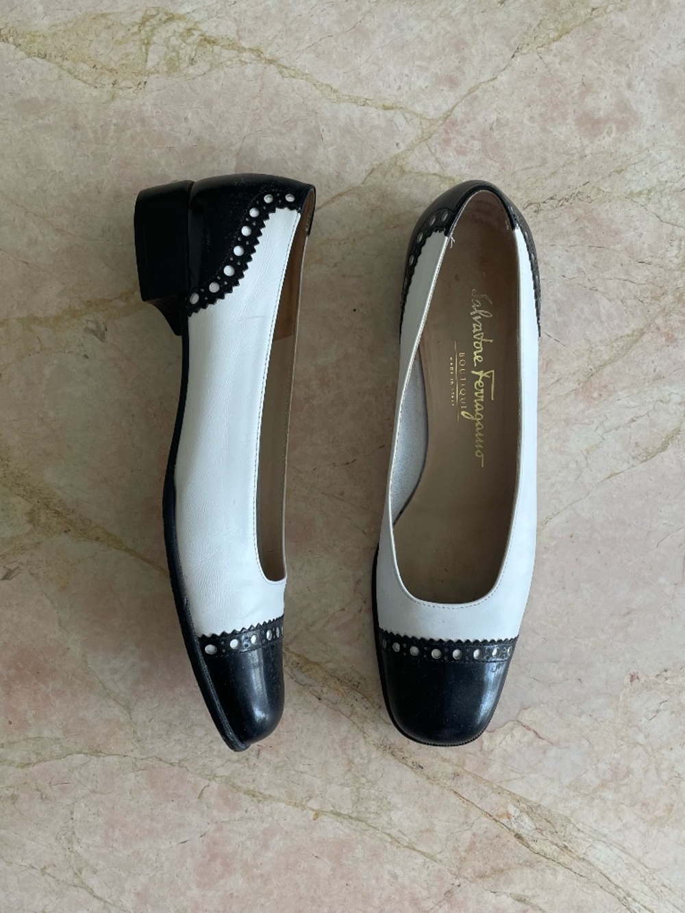 RARE Salvatore Ferragamo BOUTIQUE black & white leather ballet flats